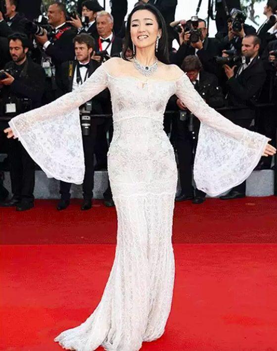 巩俐凭什么能刚金马奖？