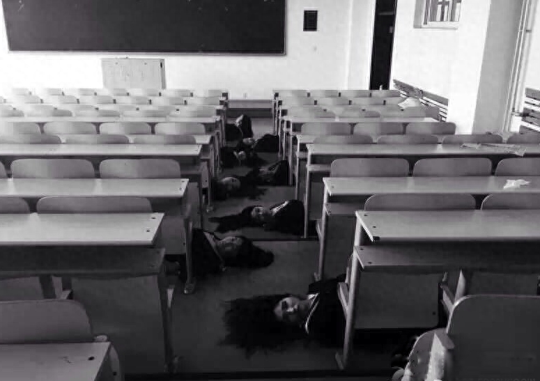 「创意」史上最恐怖的毕业照,惊呆众人,你敢看吗?胆小勿入