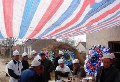 农村丧事的庄重礼仪:3万元表达对逝者的深情怀念和感恩之情