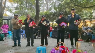 ​成都小树林艺术团男声小合唱《游击队歌》铿锵有力，振奋人心！