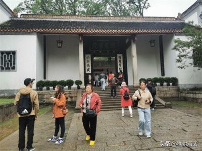 ​一幅对联仅八个字，写尽湘楚的无限风流