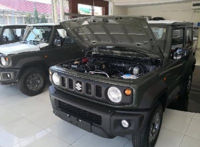 ​首批吉姆尼入港到店，内饰简单粗暴，售18万