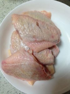 ​锡纸烤鸡翅，在家做超级简单，但是美味不一般哦~