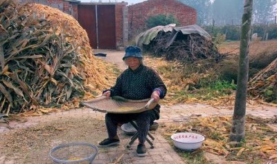 农村越生越穷,越穷越生,背后是什么原因?不能只怪农民