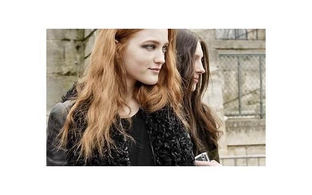 1、爱情是什么意思？从生物学角度来看，我们为何会陷入爱情？