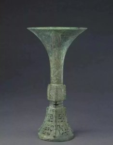 ​花觚：由青铜器延伸出的中式花器