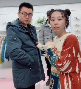 ​田静被质疑恶意炒作，直播间怒斥黑粉，网友：“龅牙”算不算网暴