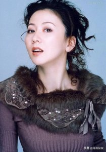 ​汤加丽人体写真引发轩然大波，家庭破裂仍坚守，艺术之路何去何从