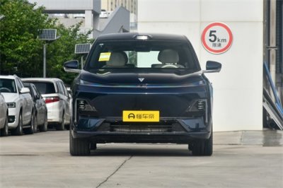 ​“三间房五张床”，好开好停好安全的家庭大六座SUV深蓝S09，香！